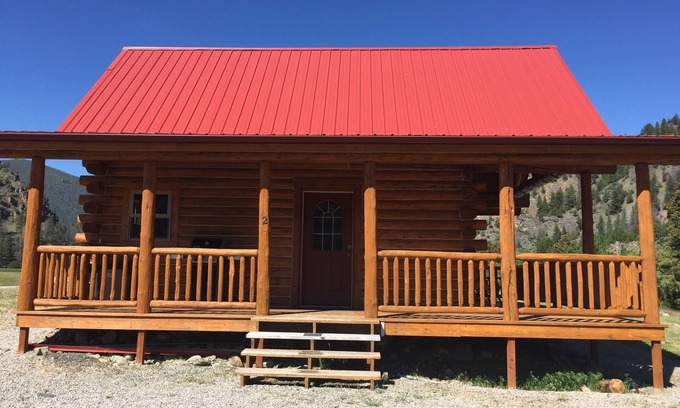 Wise River Cabin | COME STAY IN OUR BEAUTIFUL CABIN SITTING ON THE BANKS OF THE BIG HOLE RIVER