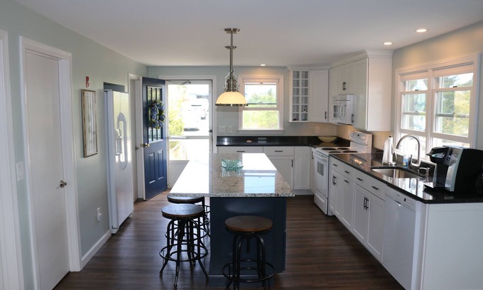 Sagamore Beach Cottage | Come to the Cape! Get away for the weekend! Private, peaceful beach!