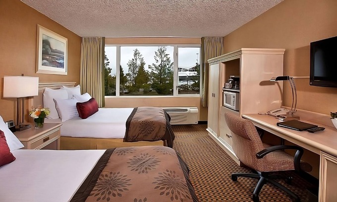SeaTac House | Comfort and Convenience! Free Parking and Airport Shuttle, Pets Allowed
