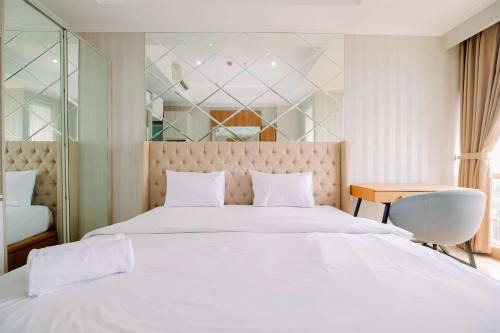 Gondangdia Apartment | Comfort and Modern Look Studio Menteng Park Apartment By Travelio