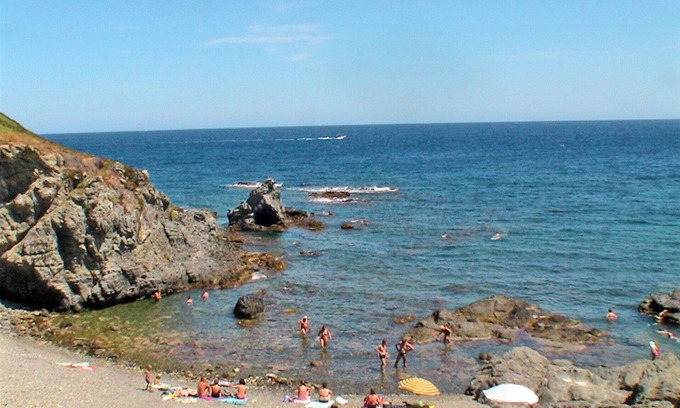 Llanca Apartment | Comfort and tranquility, 50m to the sea, 200m to the beach and the Port - WiFi