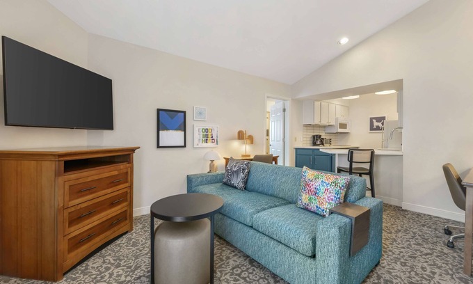 Herndon Hotel | Comfort & Convenience, 2 Spacious Units, Free Breakfast, Kitchen, Parking
