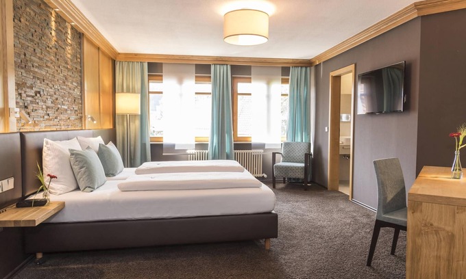 Donzdorf Apartment | Comfort double room with shower and WC