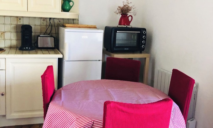 Saintes-Maries-de-la-Mer Apartment | Comfortable apartment in a quiet, secure residence with trees