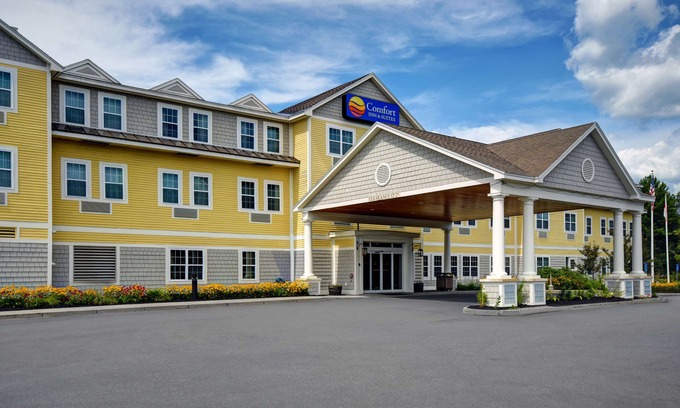 Wilton Hotel | Comfort Inn & Suites Wilton