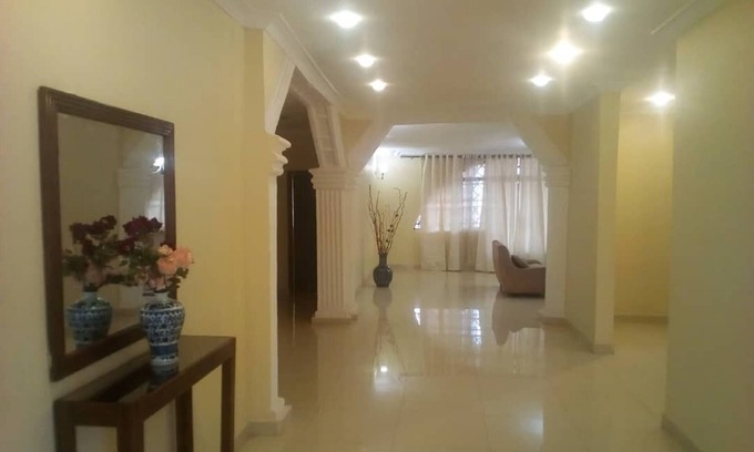 Freetown House | Comfort Zone, Washer, HotWater, AC and WiFi