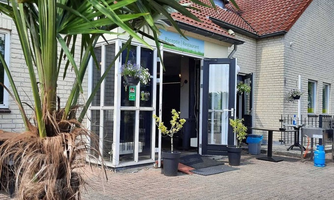 Hernen House | Comfortabel 6p Vakantiehuis met Laadpaal op Kindvriendelijk Park met Zwembad