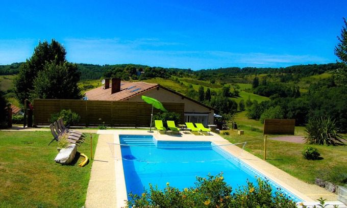 Leguillac-de-l'Auche Villa | Comfortable gîte, sleeps 7/12, with private pool. SPA option