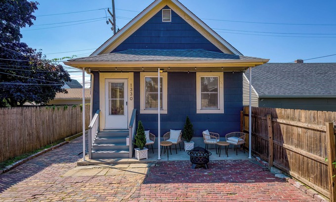 Detroit - Shoreway House | Comfortable 2- Bedroom House In Cleveland 1330