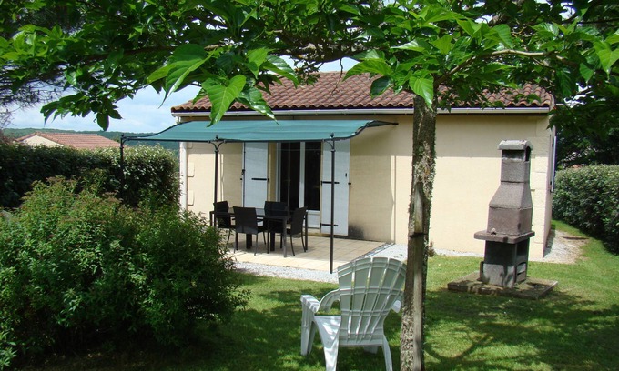 Salviac Cottage | Comfortable 4/5-person gite with shared heated pool Sarlat/Cahors