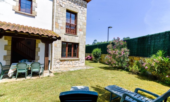 Ribamontan al Monte Cottage | Comfortable and large villa with garden