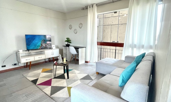 Jacaranda Apartment | Comfortable and warm apartment near La Rambla de San Borja.