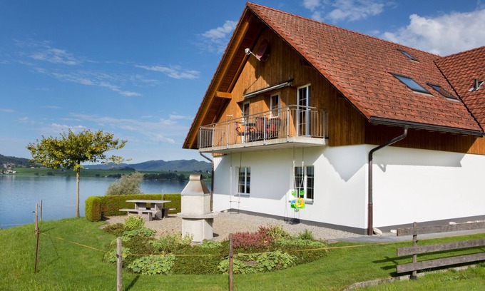 Gross Apartment | Comfortable apartment embedded between lake and mountains