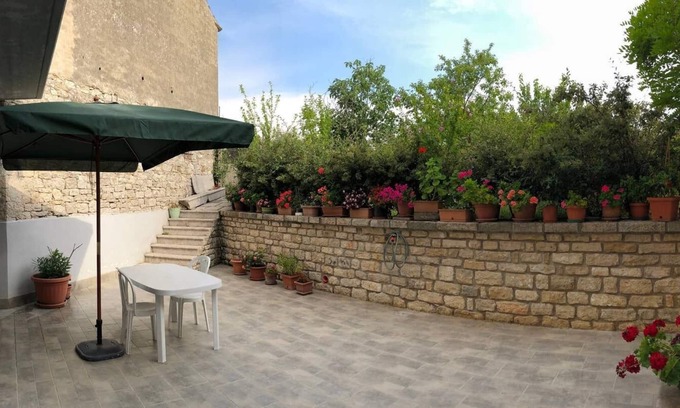 Jelsi House | Comfortable apartment in the center of the village with a magnificent garden for relaxation