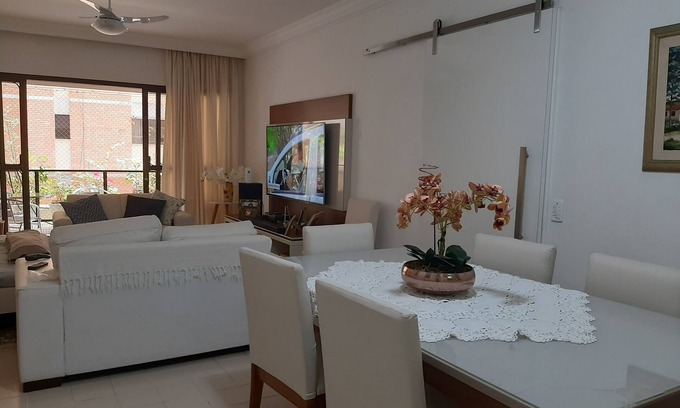 Pitangueiras Apartment | COMFORTABLE APARTMENT WITH AIR, TV, WI-FI AND INTERNET