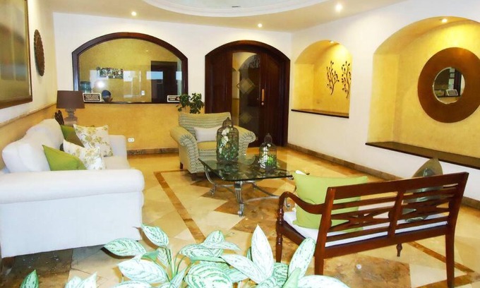 Zona 10 Apartment | Comfortable Apartment with Free Parking