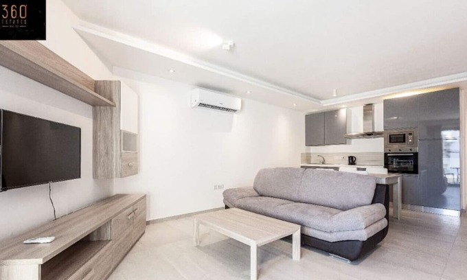 St. Andrew's Apartment | Comfortable central 2BR just off St Julians + WIFI