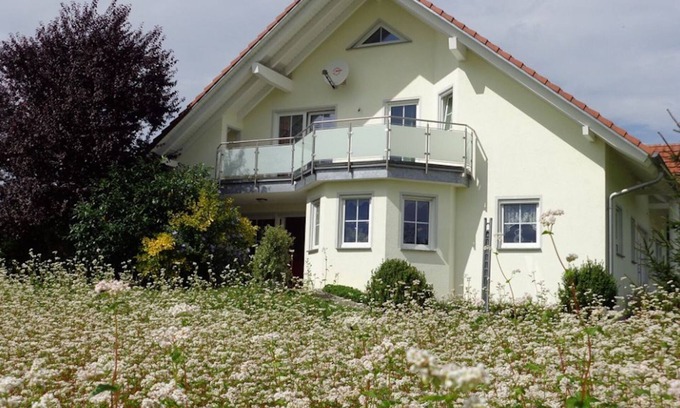 Herdwangen Schoenach Apartment | Comfortable Attic Apartment “Vogelsang” with Mountain View, Wi-Fi & Balcony