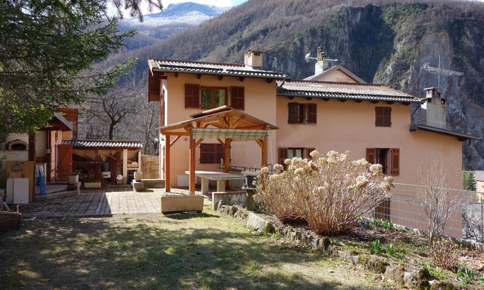 Isola Apartment | Comfortable family chalet between the ski resorts of Isola 2000 and Auron
