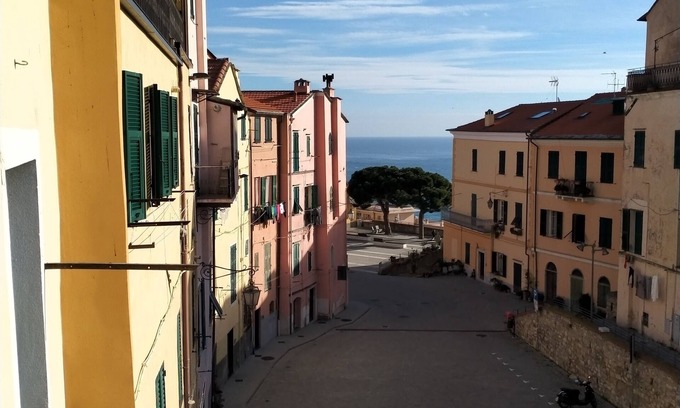 Imperia Apartment | Comfortable Flat in Historic Building in Quiet Village by the Sea