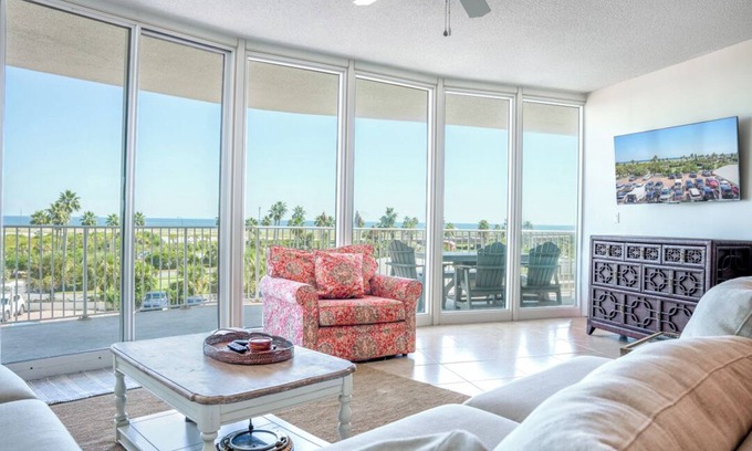 Orange Beach East Condo | Comfortable Gulfview Three Bedroom Condo. Complimentary Boat Slip!