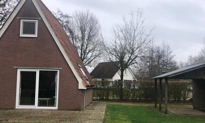 Sint Nicolaasga House | Comfortable holiday home near the Langweerder Wielen