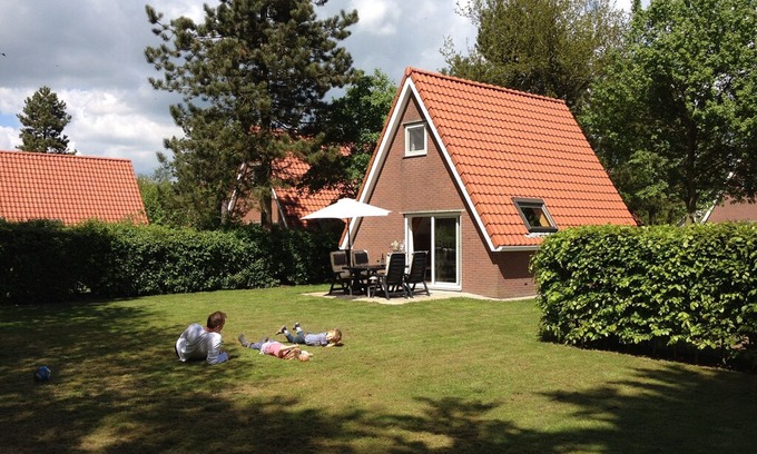 Sint Nicolaasga House | Comfortable holiday home near the Langweerder Wielen