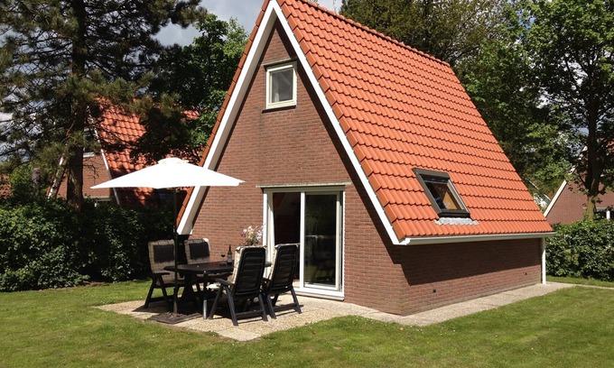 Sint Nicolaasga House | Comfortable holiday home near the Langweerder Wielen