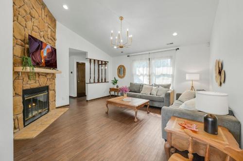 Southeast Raleigh House | Comfortable home in Raleigh w big fenced backyard