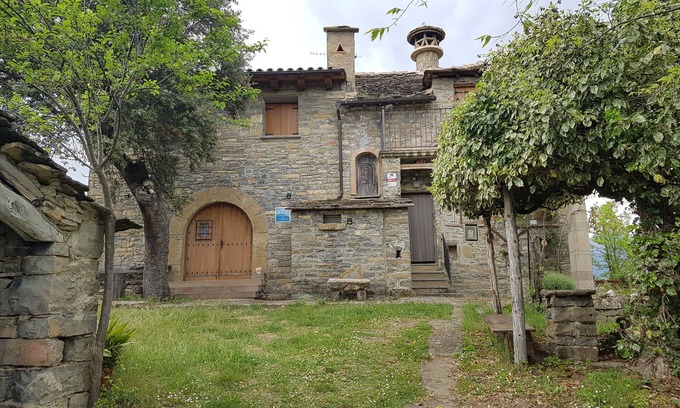 Guaso Cottage | Comfortable house in the Pyrenees with views