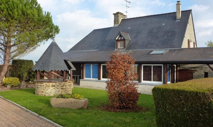 Huisnes-sur-Mer Cottage | Comfortable house with garden and pets allowed at the foot of Mont Saint-Michel