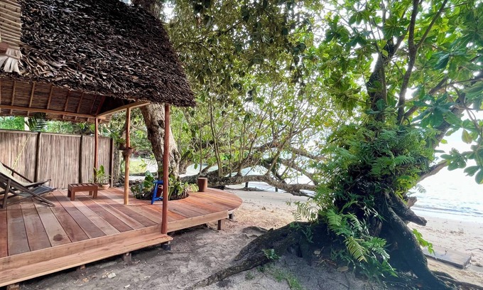 Nosy Boraha House | Comfortable Malagasy bungalow on private beach
