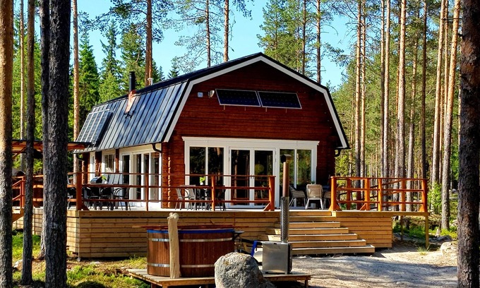 Alfta Cabin | Comfortable newly built log cabin in the middle of the forest, built for quality of life and community.