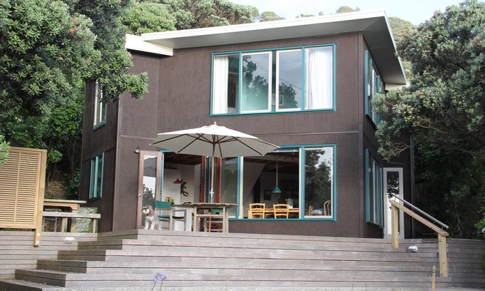 Piha House | Comfortable North Piha family beach-house