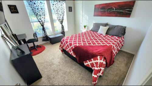 Lancaster House | Comfortable Queen Bedroom with workspace