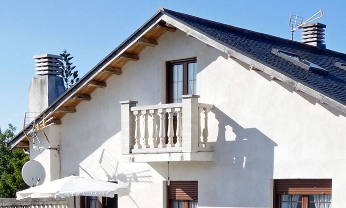 Valdes Bed & Breakfast | Comfortable room for 2 pax BBQ garden in coastal town
