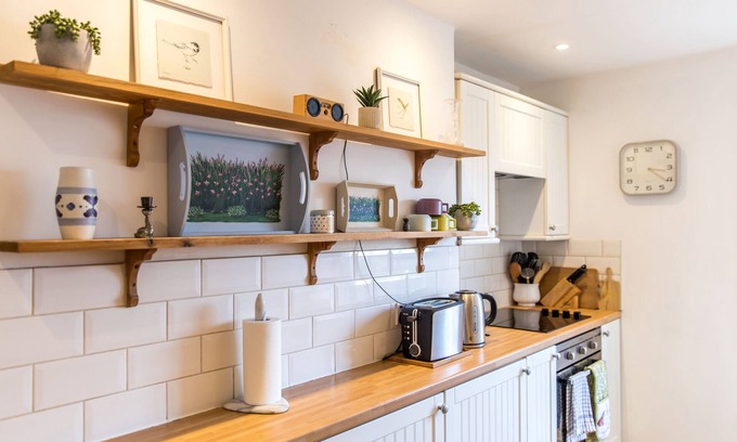 East Molesey Apartment | Comfortable & spacious one bed apartment in Hampton Court Village