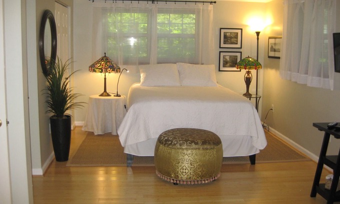 Sterling House | Comfortable. Spacious. Quiet. 3 miles from Dulles Airport.