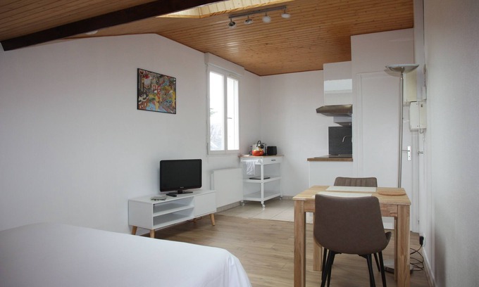 Pont Rousseau Apartment | Comfortable studio (21 m²) near Nantes