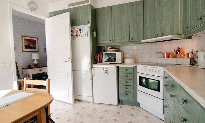 East Visby Apartment | Comfortable vacation apartment with terrace facing east and west.