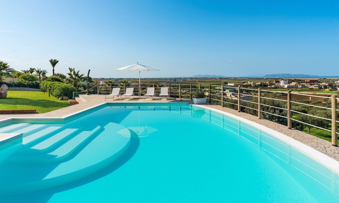 Trapani Villa | Comfortable villa with pool situated in a splendid panoramic location near Trapani