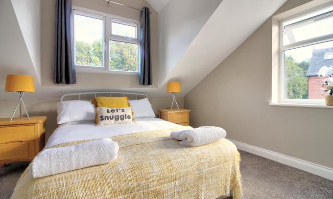 Reading Apartment | Comfy 2BR/2BTH APT in Central Reading w/ Parking