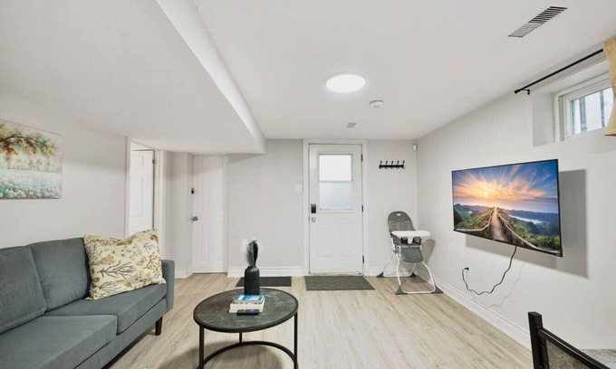 Durham Region Apartment | Comfy 2BR Apt near Beach & Downtown | Free Parking