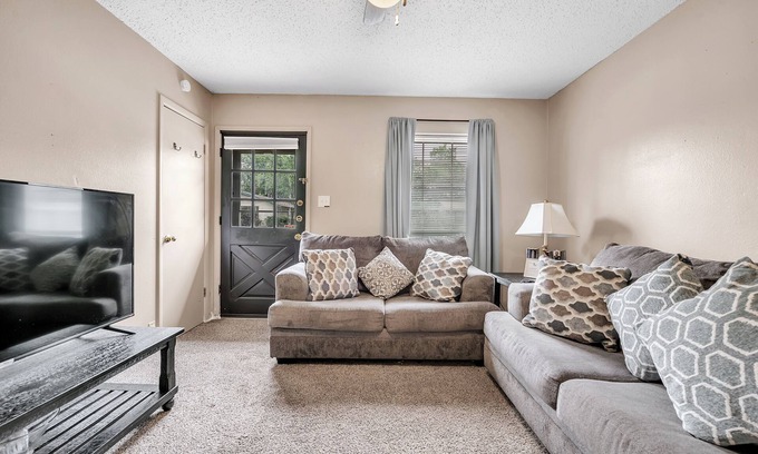 Georgetown House | Comfy 3-bedroom house with WiFi and AC in Georgetown