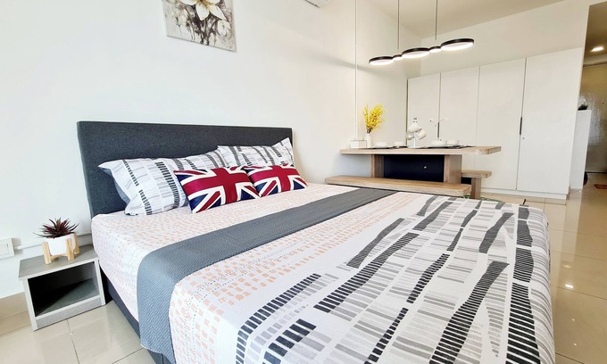 Subang Jaya Apartment | Comfy 4 Guest Studio Subang Jaya SS15 Courtyard First Subang with Free Wifi