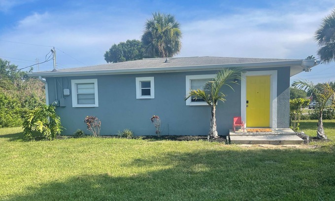 Cocoa Cottage | Comfy cottage, minutes away from the best things Central Florida has to offer!