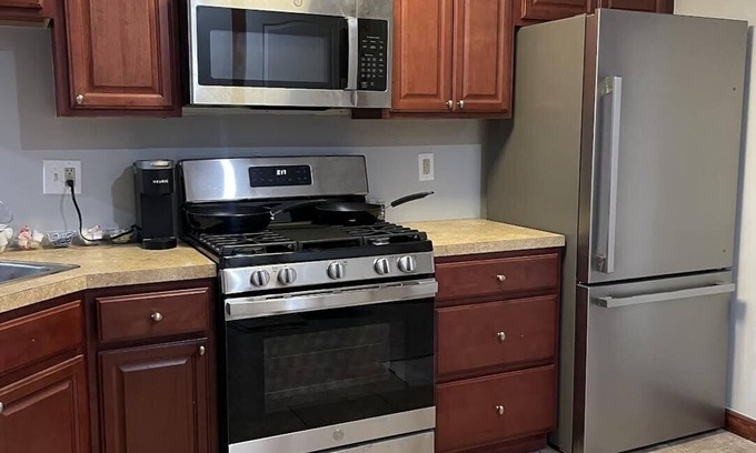 Mantua Apartment | Comfy cozy 3 bedroom 2 bathroom unit in University city - long or short term