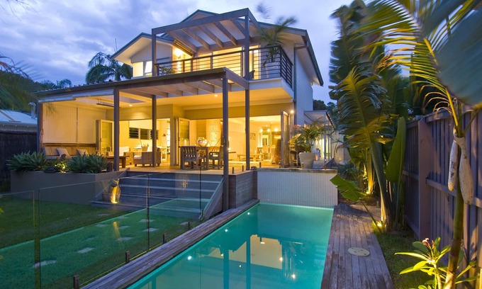 Palm Beach House | Comfy family beach house, an entertainers delight- sandy feet paradise.