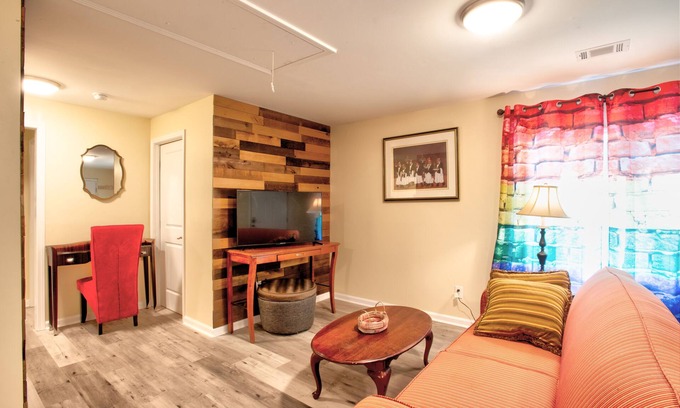 Lithonia House | COMFY HIDE-OUT (SLEEPS 6)