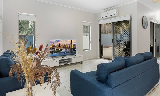 Kelvin Grove Apartment | Comfy Home in the Hub of the City